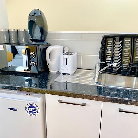 London Studio Apartments, Private Bathroom, Kitchenette, Parking, Np7 Dış mekan fotoğraf