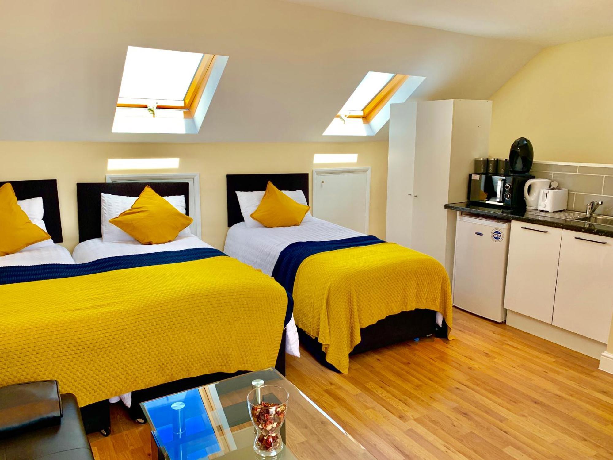 London Studio Apartments, Private Bathroom, Kitchenette, Parking, Np7 Dış mekan fotoğraf